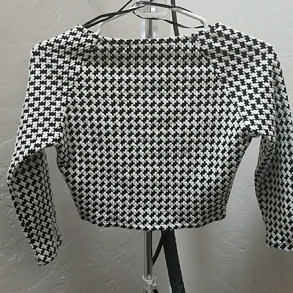 HOUNDSTOOTH 3/4 SLEEVE CROP TOP - Picture 3 of 3